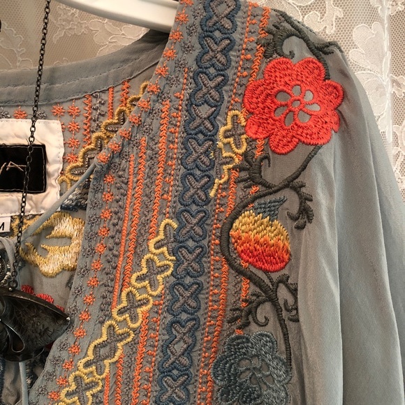 JOHNNY WAS * 3J BIYA Slate Blue Embroidered Top - Picture 8 of 12